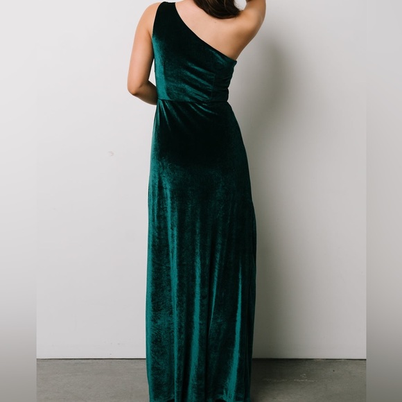 (Emerald Green) Tatiana Velvet One Shoulder Maxi Dress - Picture 7 of 13